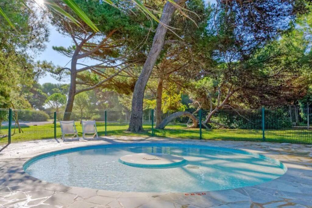 Appartement En Residence Privee, Face A La Mer Avec Acces Direct Plage 히에레 외부 사진