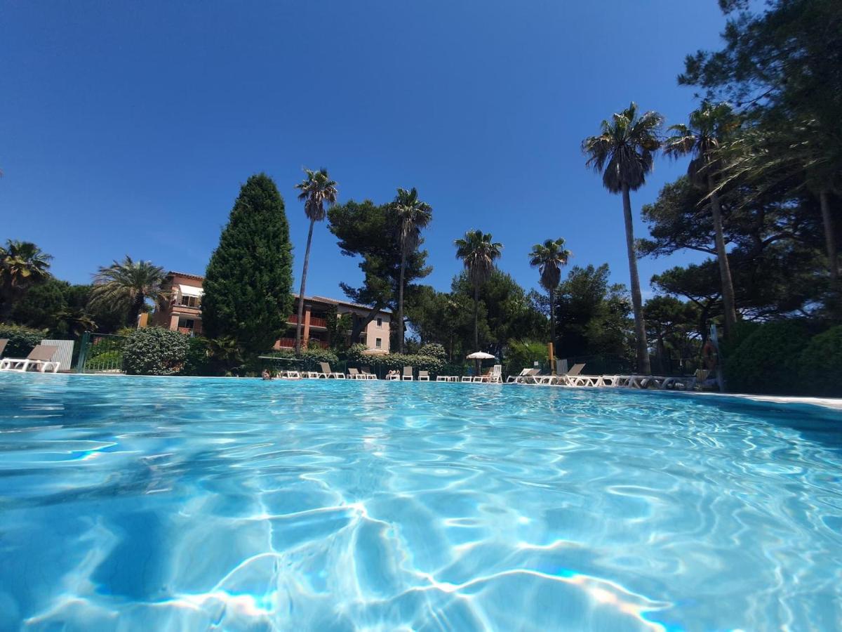 Appartement En Residence Privee, Face A La Mer Avec Acces Direct Plage 히에레 외부 사진